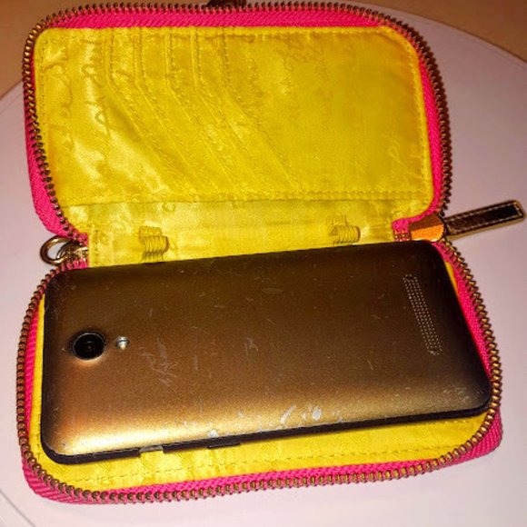 PINK PULITZER PERFECTION: PICK UP PROMPTLY! Lilly P. Beautiful ID Phone Wristlet - Picture 12 of 15